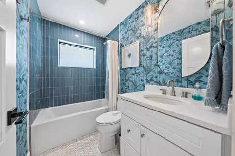 Bath - 3335 Cove Rd, Jupiter, FL 33469 photo 5 of 5
