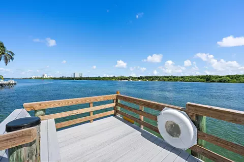 View/Area - 3335 Cove Rd, Jupiter, FL 33469 photo 6 of 10