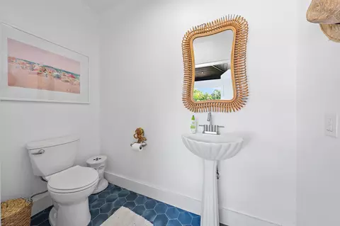Bath - 3335 Cove Rd, Jupiter, FL 33469 photo 1 of 5