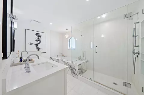 Bath - 3335 Cove Rd, Jupiter, FL 33469 photo 2 of 5
