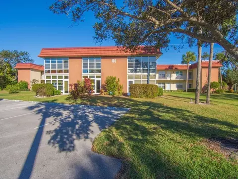 100 Spring Lake Dr #107, Vero Beach, FL 32962