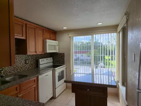 4154 Inverrary Dr #302, Lauderhill, FL 33319