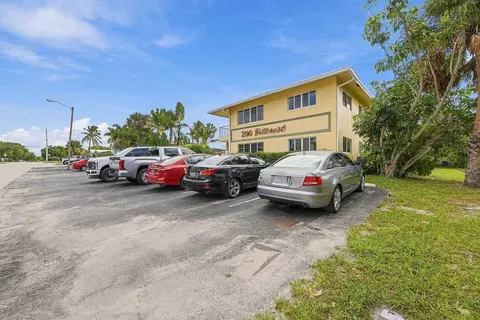 2190 SE 5th St #5-B, Pompano Beach, FL 33062