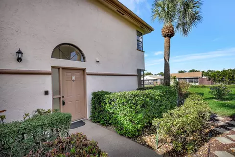5195 Europa Dr #M, Boynton Beach, FL 33437