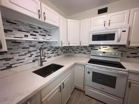 2555 NE 11th St #508, Fort Lauderdale, FL 33304