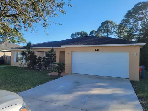 702 NW Kilpatrick Ave, Port Saint Lucie, FL 34983