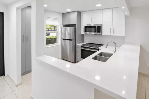 3121 NW 47th Ave #109, Lauderdale Lakes, FL 33319