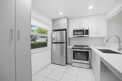 3121 NW 47th Ave #109, Lauderdale Lakes, FL 33319
