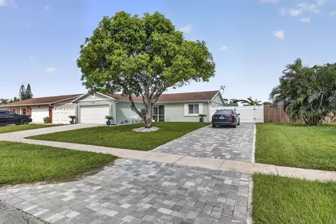 10145 Penzance Ln, Royal Palm Beach, FL 33411
