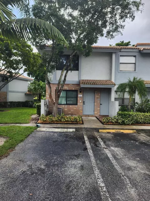 9885 Riverside Dr, Coral Springs, FL 33071