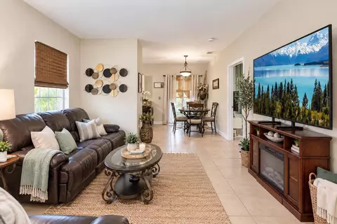 2711 NE 4 St #101, Homestead, FL 33033