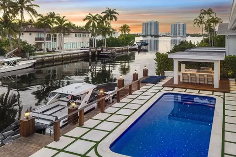 16430 NE 30th Ave, North Miami Beach, FL 33160