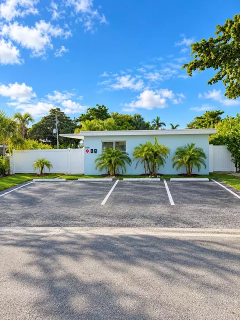898 SE 2nd Pl, Deerfield Beach, FL 33441