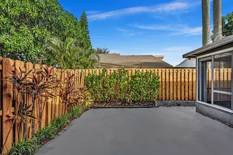 Exterior - 82 Baytree Cir, Boynton Beach, FL 33436 photo 8 of 8