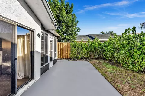 Exterior - 82 Baytree Cir, Boynton Beach, FL 33436 photo 6 of 8