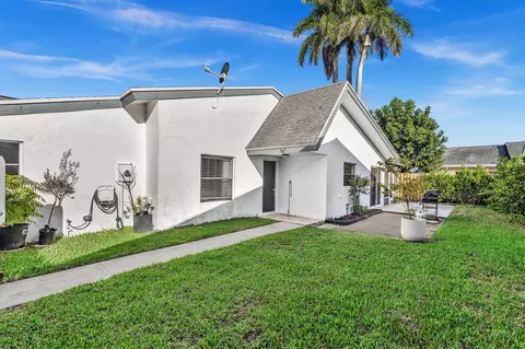 Exterior - 82 Baytree Cir, Boynton Beach, FL 33436 photo 2 of 8