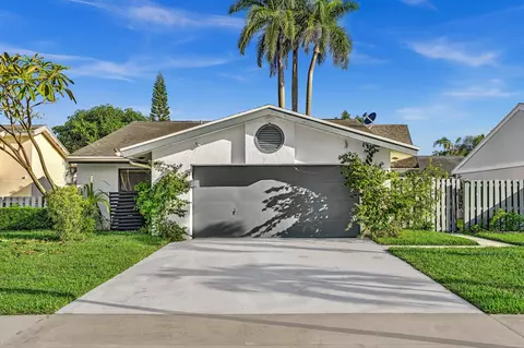 82 Baytree Cir, Boynton Beach, FL 33436