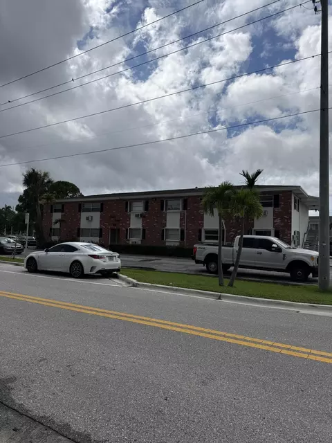 810 Lake Shore Dr #46, Lake Park, FL 33403