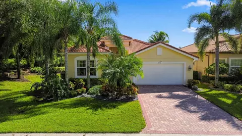 8150 Pikes Peak Ave, Boynton Beach, FL 33473