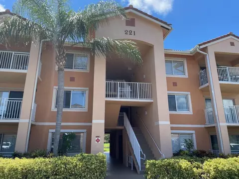 221 SW Palm Dr #104, Port Saint Lucie, FL 34986