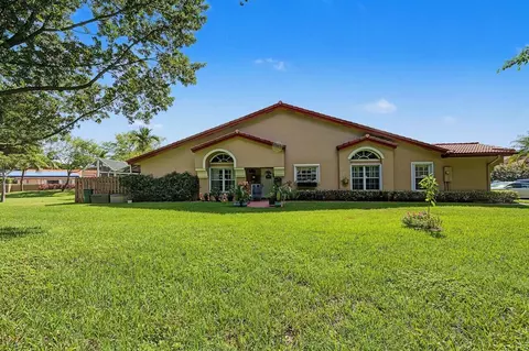 9815 Malvern Dr, Tamarac, FL 33321