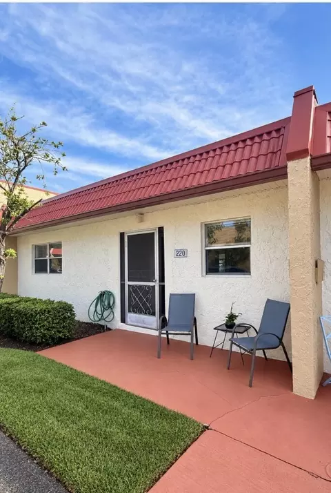 220 Lake Dora Dr, West Palm Beach, FL 33411
