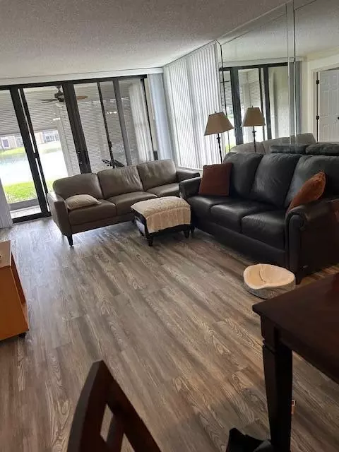 6501 Coral Lake Dr #101, Margate, FL 33065