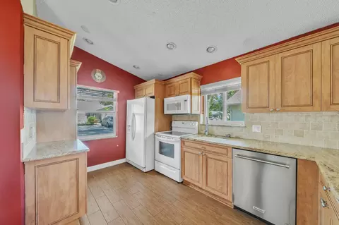 Kitchen - 8918 Windtree St, Boca Raton, FL 33496 photo 4 of 7