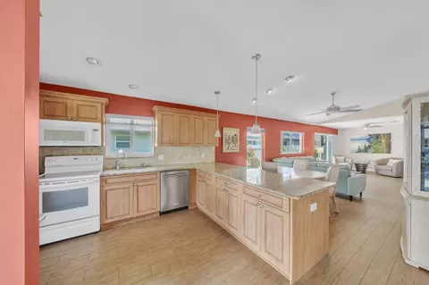Kitchen - 8918 Windtree St, Boca Raton, FL 33496 photo 2 of 7