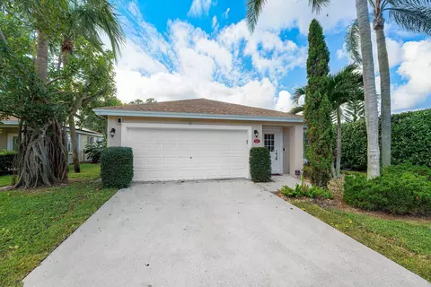 5427 Club Cir, Haverhill, FL 33415