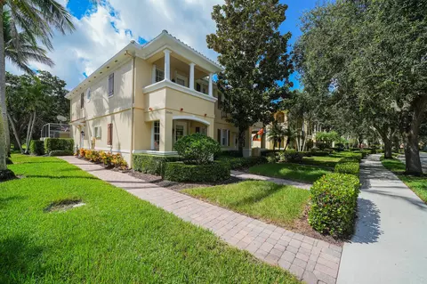 3846 Greenway Dr, Jupiter, FL 33458