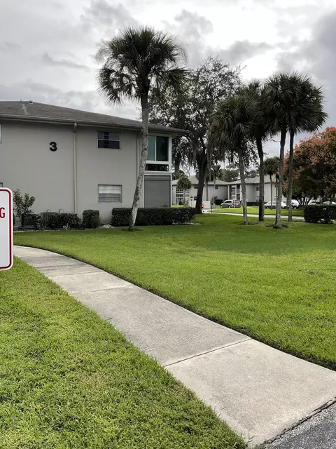 3 Lake Vista Trl #105, Port Saint Lucie, FL 34952