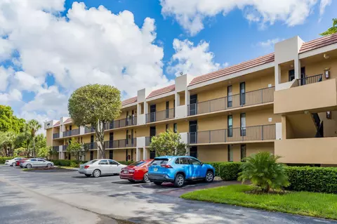 6427 Coral Lake Dr #303, Margate, FL 33063
