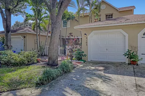 2103 Maplewood Dr, Greenacres, FL 33415