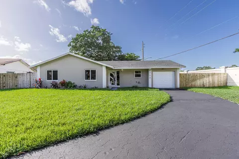 8720 NW 46th St, Lauderhill, FL 33351