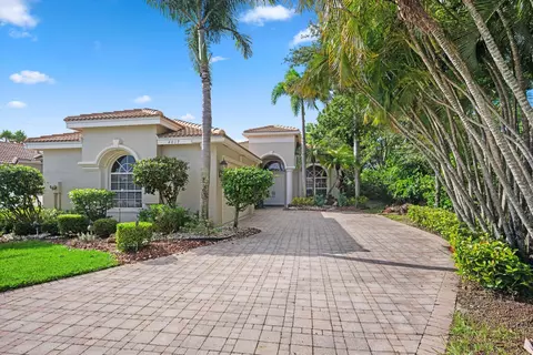 4017 Manchester Lake Dr, Lake Worth, FL 33449