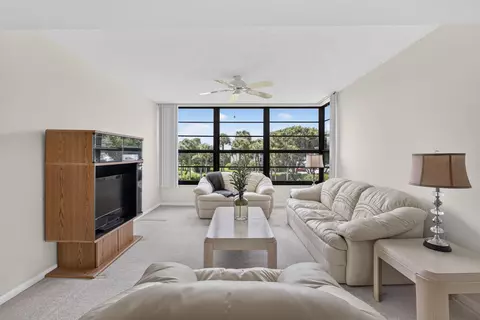 3626 Whitehall Dr #306, West Palm Beach, FL 33401