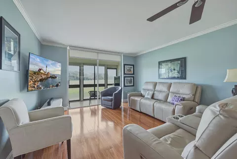 9411 N Hollybrook Lake Dr #108, Pembroke Pines, FL 33025