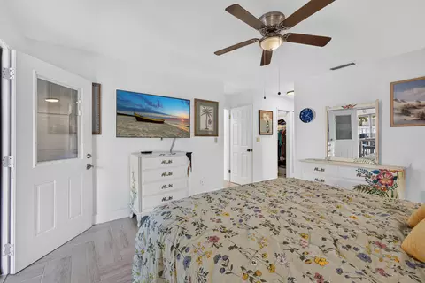 Bedroom - 1127 E Seminole Ave #15D, Jupiter, FL 33477 photo 2 of 4