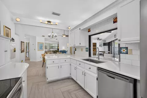 Kitchen - 1127 E Seminole Ave #15D, Jupiter, FL 33477 photo 4 of 6