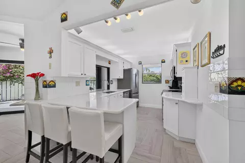 Kitchen - 1127 E Seminole Ave #15D, Jupiter, FL 33477 photo 1 of 6