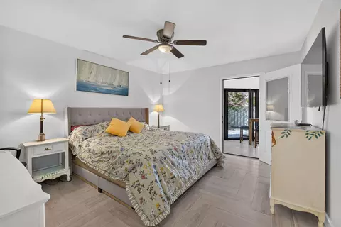Bedroom - 1127 E Seminole Ave #15D, Jupiter, FL 33477 photo 3 of 4