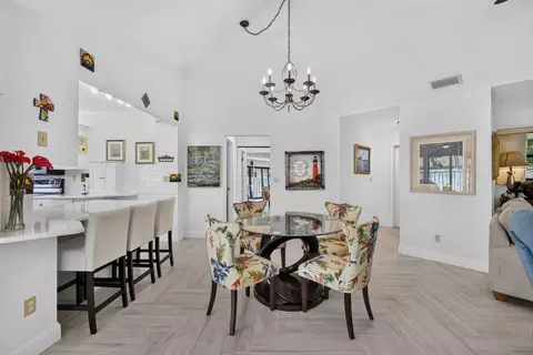 Dining - 1127 E Seminole Ave #15D, Jupiter, FL 33477 photo 5 of 5