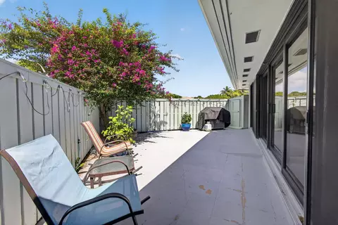 Exterior - 1127 E Seminole Ave #15D, Jupiter, FL 33477 photo 4 of 6