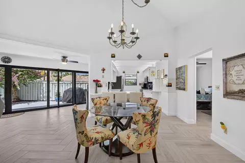 Dining - 1127 E Seminole Ave #15D, Jupiter, FL 33477 photo 4 of 5