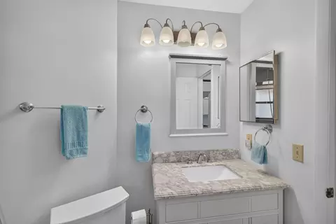 Bath - 1127 E Seminole Ave #15D, Jupiter, FL 33477 photo 3 of 4