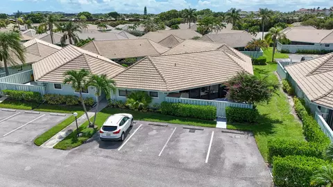 View/Area - 1127 E Seminole Ave #15D, Jupiter, FL 33477 photo 2 of 5