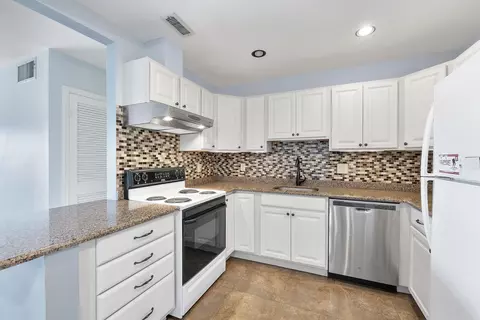 6253 Bay Club Dr #3, Fort Lauderdale, FL 33308