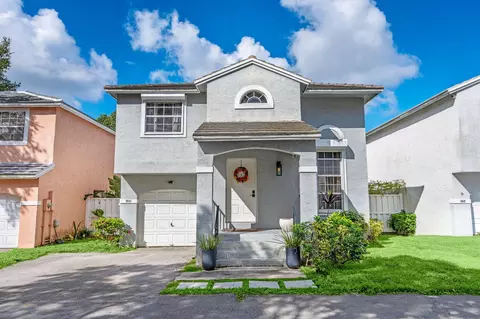 9843 NW 2nd Ct, Plantation, FL 33324
