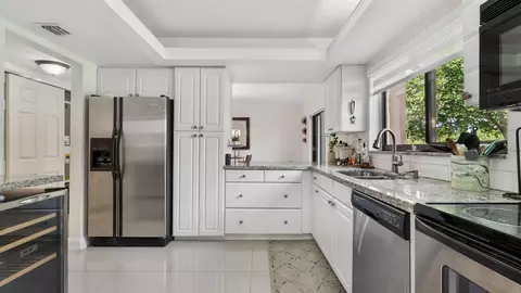 219 Wimbledon Lakes Dr, Plantation, FL 33324